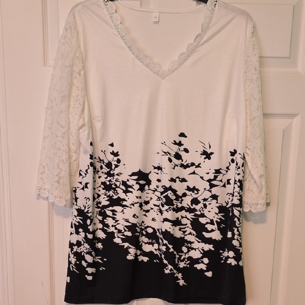 Source Unknown Black and White Floral Blouse